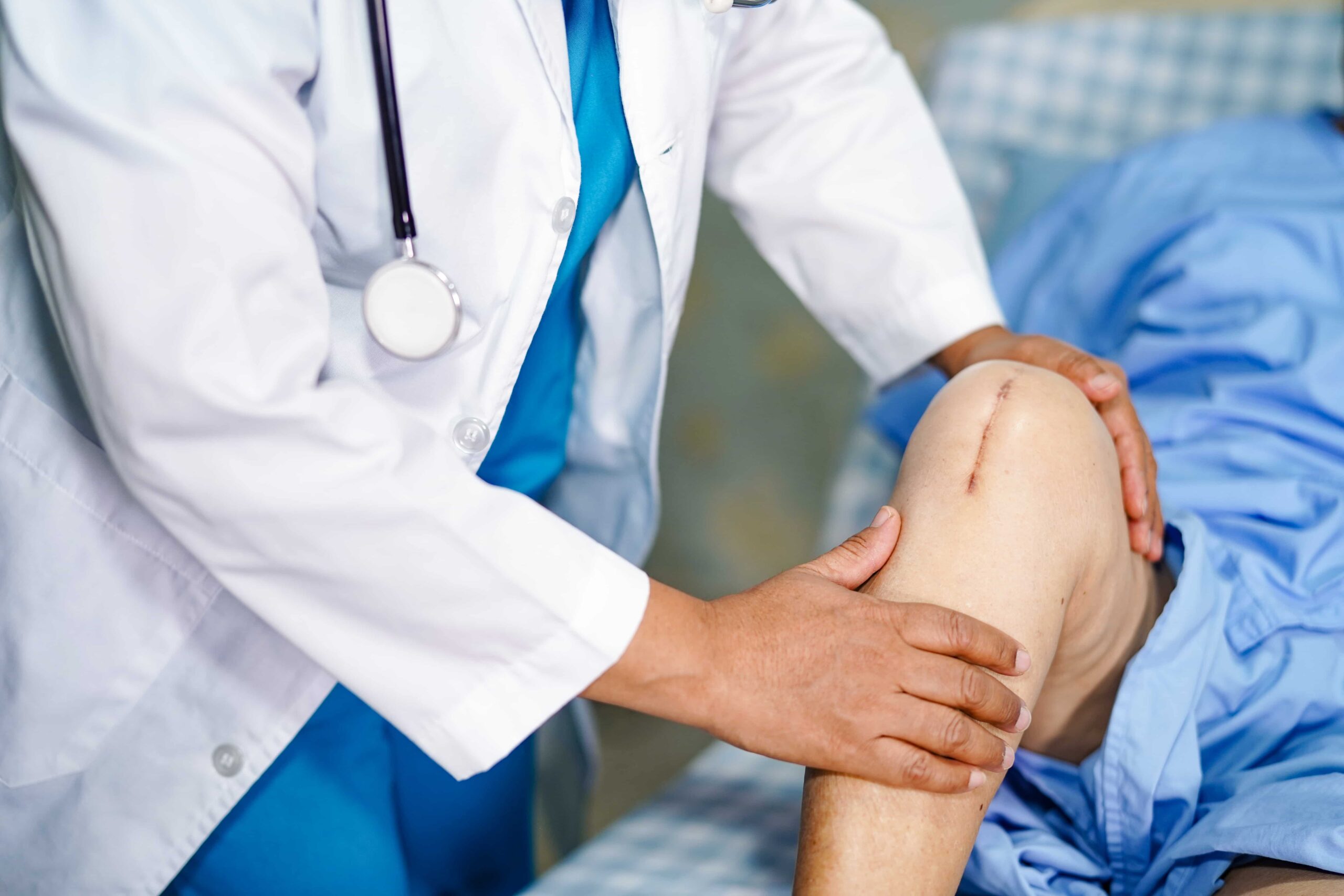 Best Knee replacement surgeon in Kothrud & Bavdhan. Dr. Vinil Shinde | Best Knee, Hip & Joint Replacement Surgeon